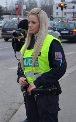 policajtka.jpg